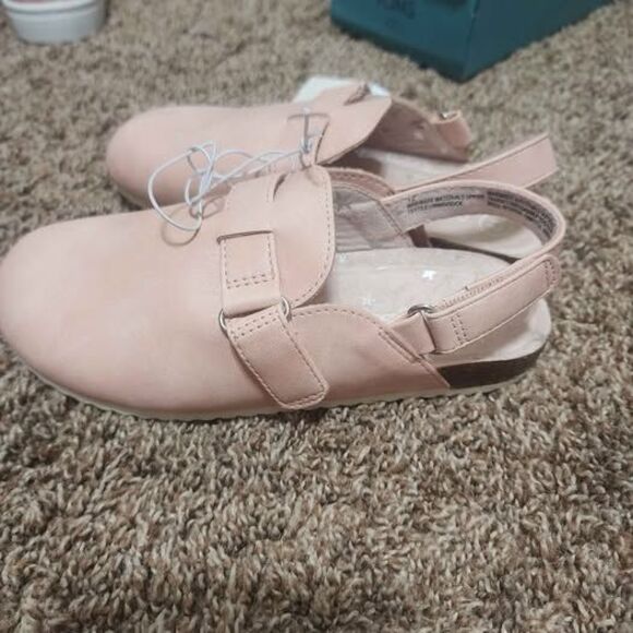 Girls Cat and Jack Clogs size 12 NWT - Picture 2 of 5